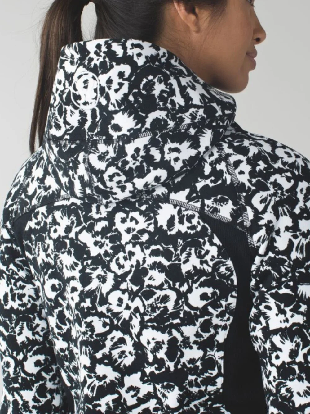 ⭐ Lululemon Scuba Hoodie III - Fleur Sombre - Black & White - Size 4